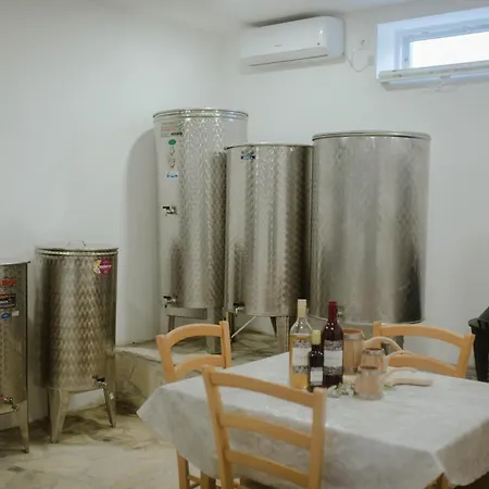 Martin-nearby Krka National Park Apartment Kaocine