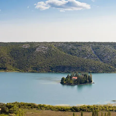 Martin-near Krka National Park - Terrace, Free Parking, Nature Apartmán Kaocine