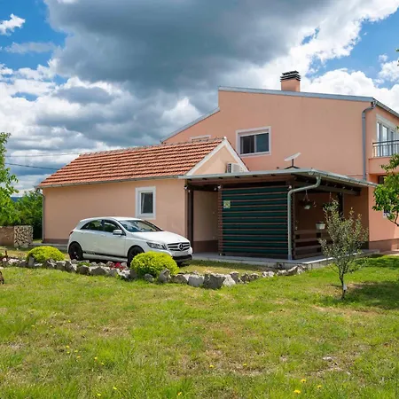 Martin-nearby Krka National Park Apartman