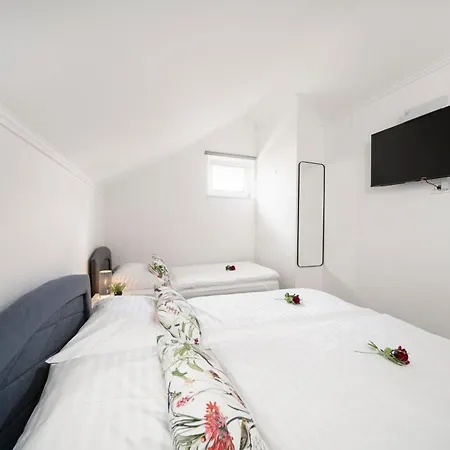Martin-near Krka National Park - Terrace, Free Parking, Nature Apartmán *