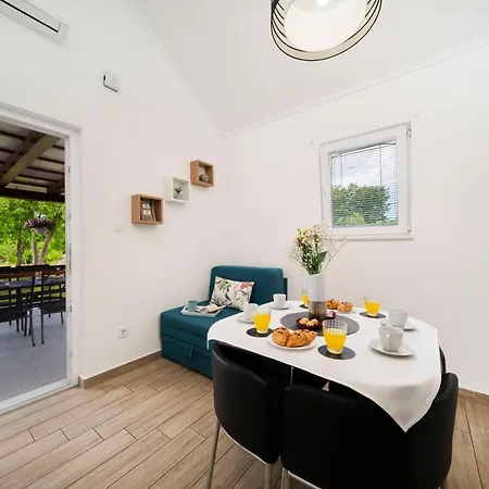 Martin-near Krka National Park - Terrace, Free Parking, Nature